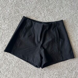 Lululemon Utilitech Hi-Rise Relaxed Fit Shorts 3.5”